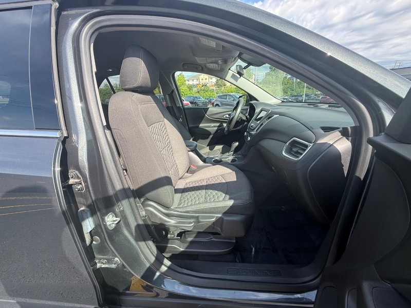 Chevrolet Equinox Vehicle Full-screen Gallery Image 10