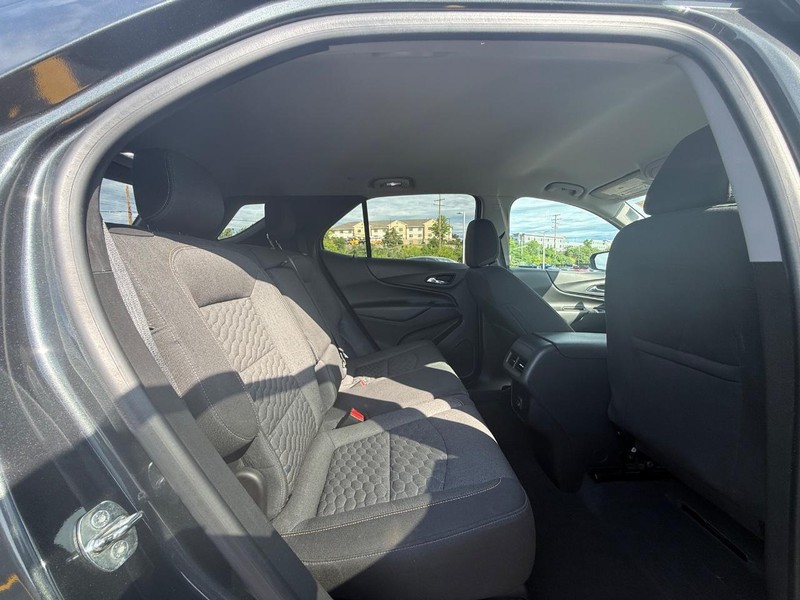 Chevrolet Equinox Vehicle Full-screen Gallery Image 11