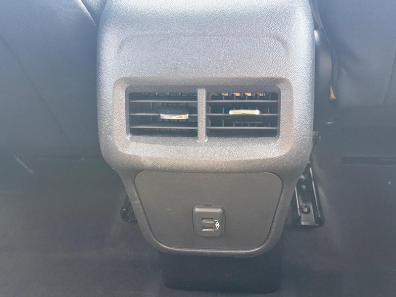 Chevrolet Equinox Vehicle Full-screen Gallery Image 12