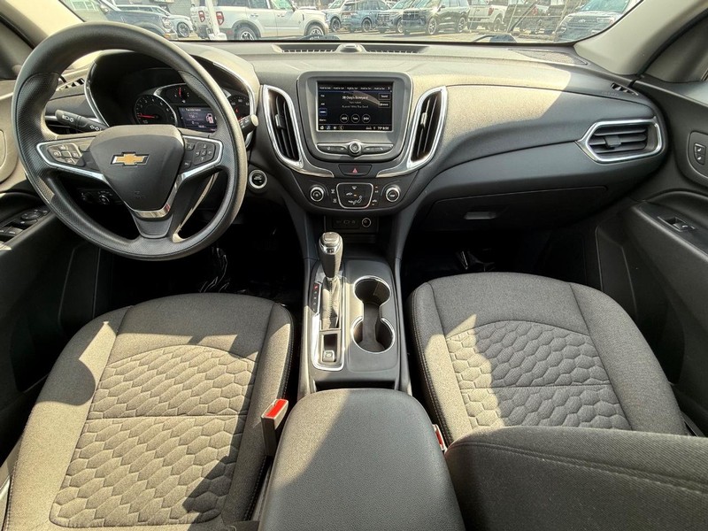 Chevrolet Equinox Vehicle Full-screen Gallery Image 13