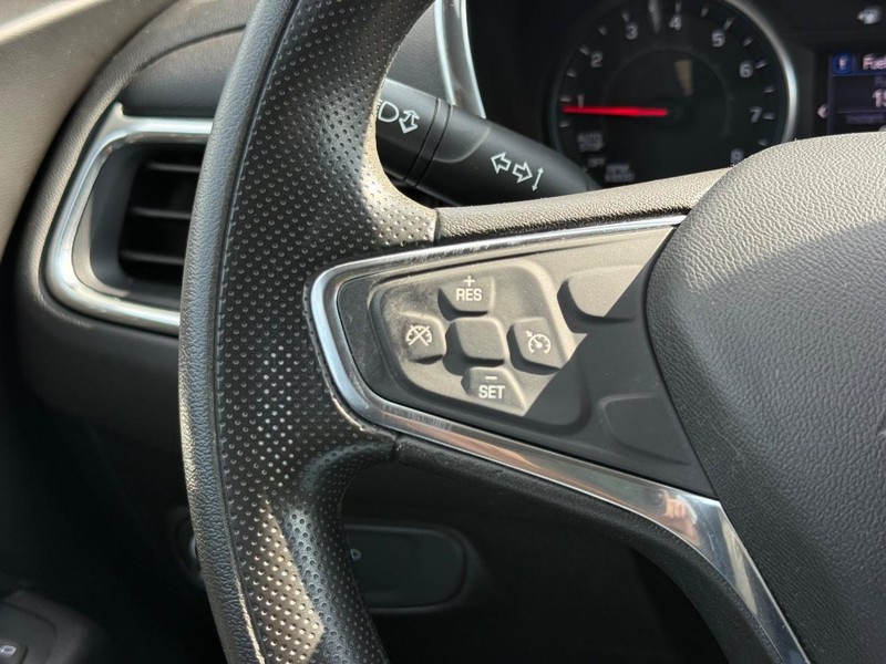 Chevrolet Equinox Vehicle Full-screen Gallery Image 15
