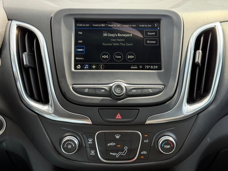 Chevrolet Equinox Vehicle Full-screen Gallery Image 17