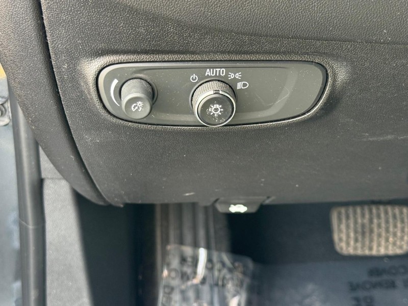 Chevrolet Equinox Vehicle Full-screen Gallery Image 23