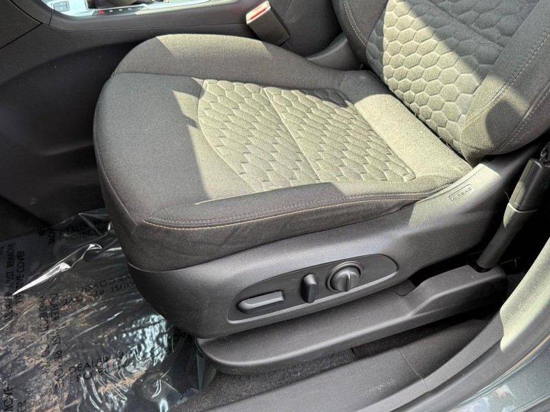 Chevrolet Equinox Vehicle Full-screen Gallery Image 25