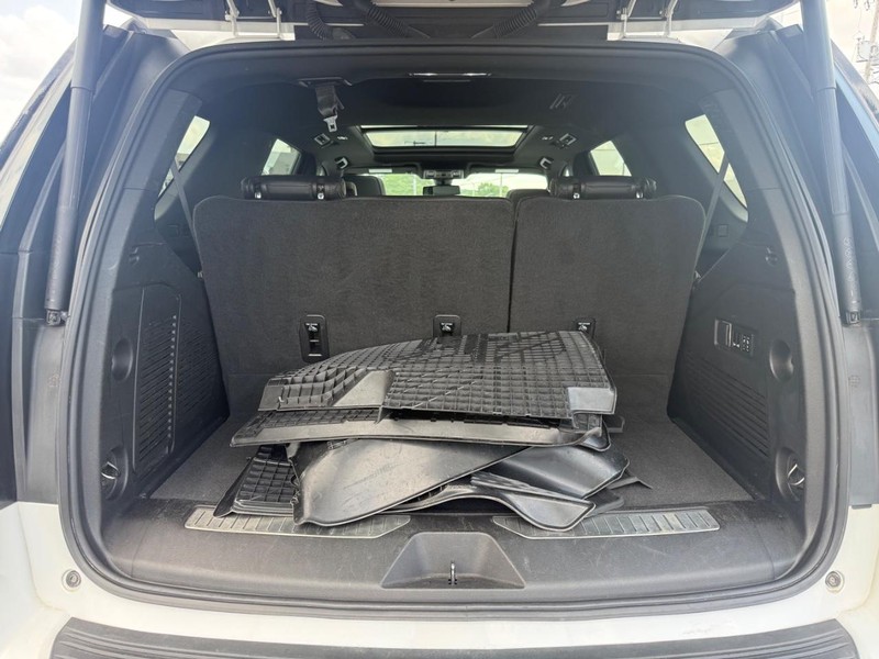 Chevrolet Tahoe Vehicle Full-screen Gallery Image 05