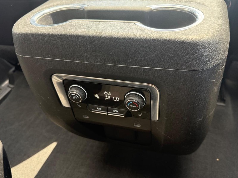 Chevrolet Tahoe Vehicle Full-screen Gallery Image 13