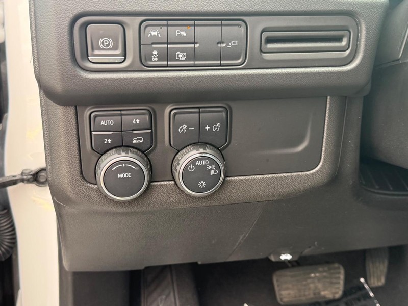 Chevrolet Tahoe Vehicle Full-screen Gallery Image 28
