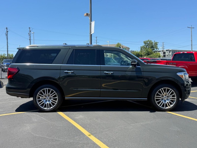 Ford Expedition Max Vehicle Full-screen Gallery Image 02