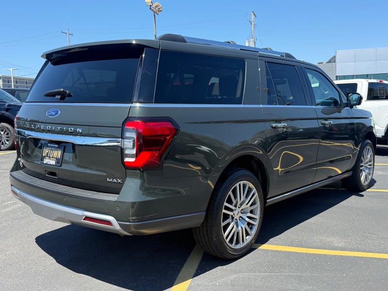 Ford Expedition Max Vehicle Full-screen Gallery Image 03