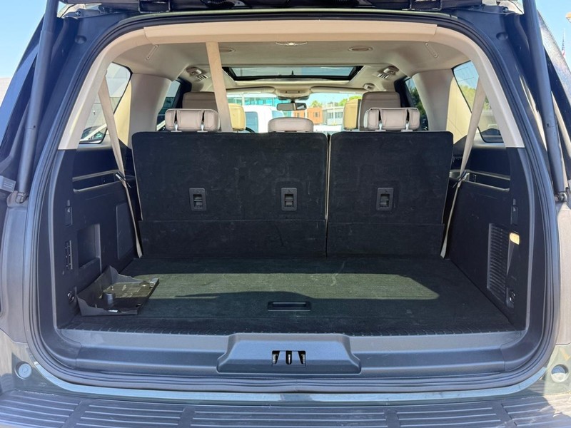 Ford Expedition Max Vehicle Full-screen Gallery Image 05