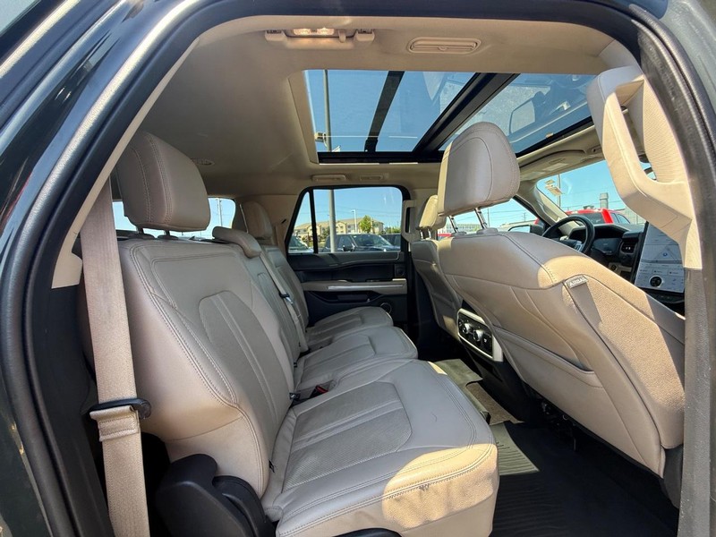 Ford Expedition Max Vehicle Full-screen Gallery Image 12