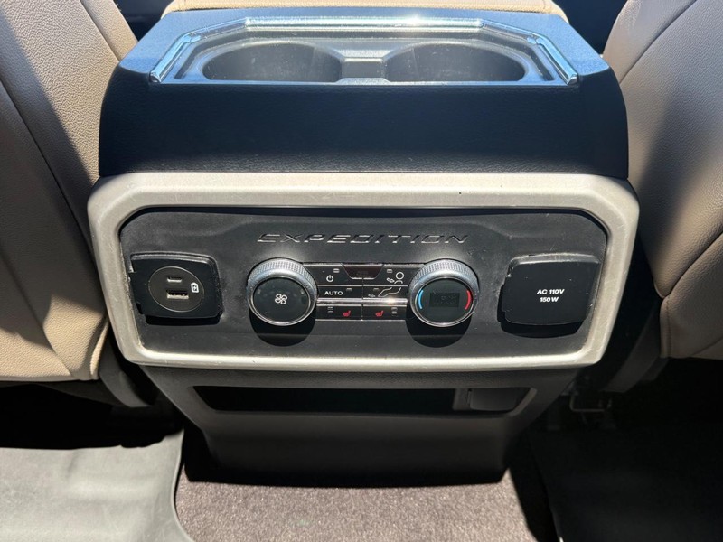 Ford Expedition Max Vehicle Full-screen Gallery Image 13