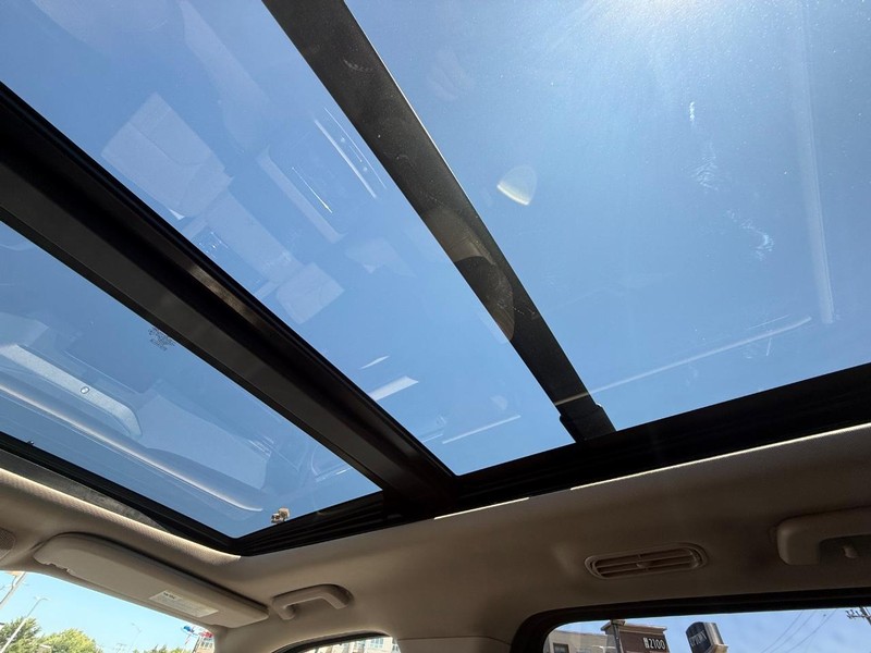 Ford Expedition Max Vehicle Full-screen Gallery Image 14