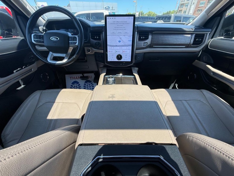 Ford Expedition Max Vehicle Full-screen Gallery Image 15