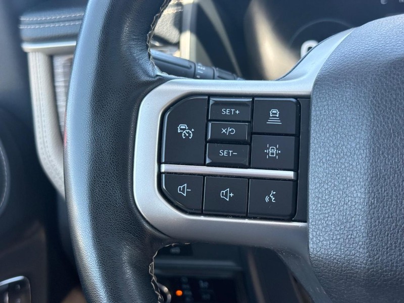 Ford Expedition Max Vehicle Full-screen Gallery Image 16