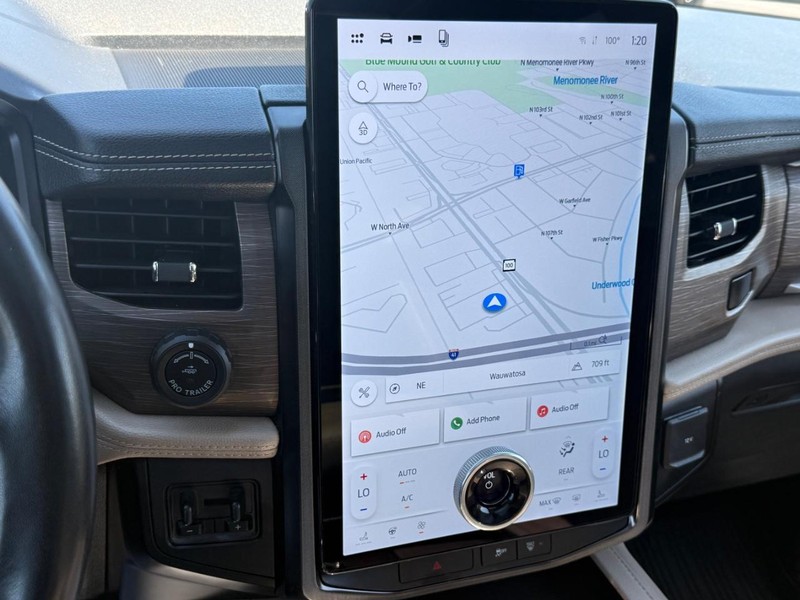 Ford Expedition Max Vehicle Full-screen Gallery Image 18