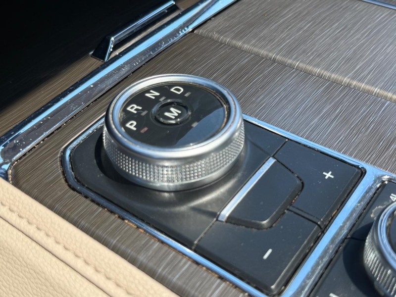 Ford Expedition Max Vehicle Full-screen Gallery Image 21