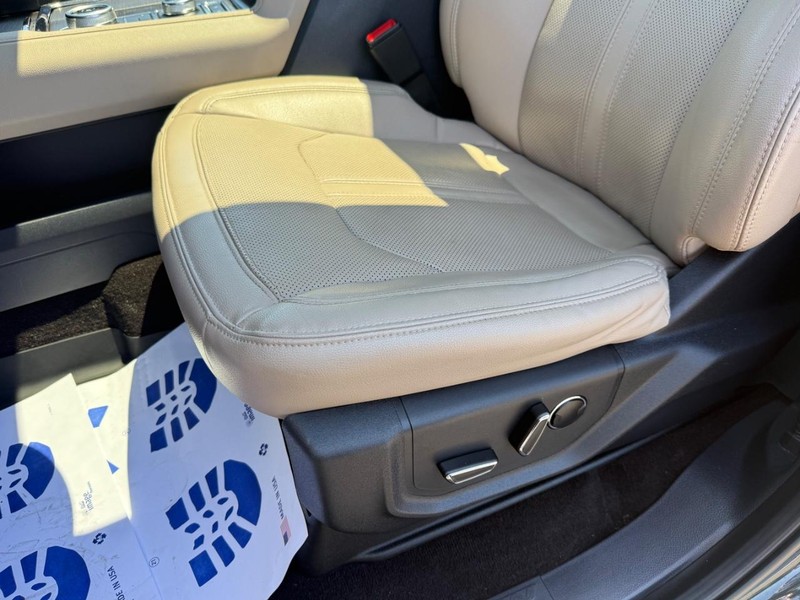 Ford Expedition Max Vehicle Full-screen Gallery Image 28