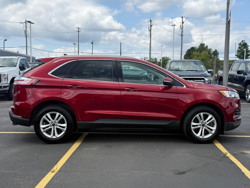 Ford Edge Vehicle Full-screen Gallery Image 02