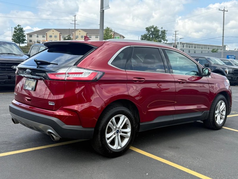 Ford Edge Vehicle Full-screen Gallery Image 03