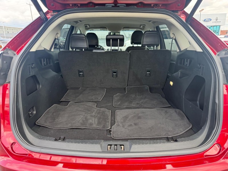 Ford Edge Vehicle Full-screen Gallery Image 05