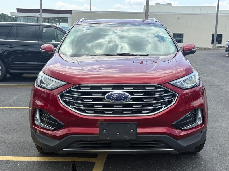 Ford Edge Vehicle Full-screen Gallery Image 08