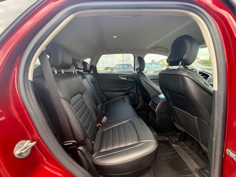 Ford Edge Vehicle Full-screen Gallery Image 11