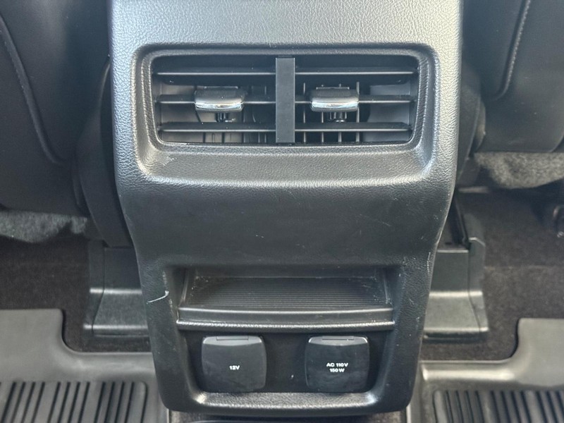 Ford Edge Vehicle Full-screen Gallery Image 12