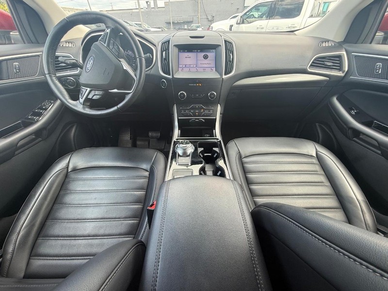 Ford Edge Vehicle Full-screen Gallery Image 13