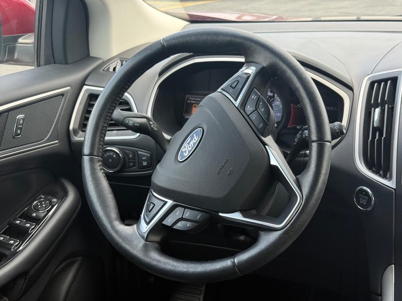 Ford Edge Vehicle Full-screen Gallery Image 14