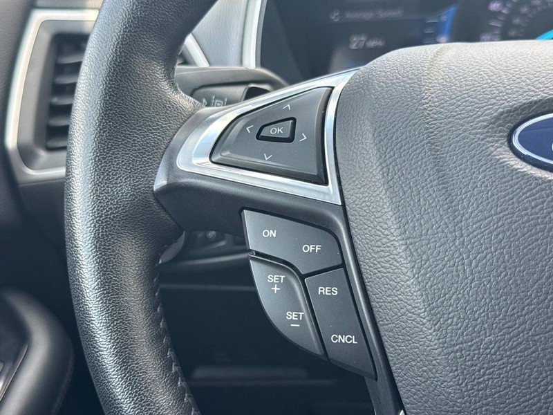 Ford Edge Vehicle Full-screen Gallery Image 15