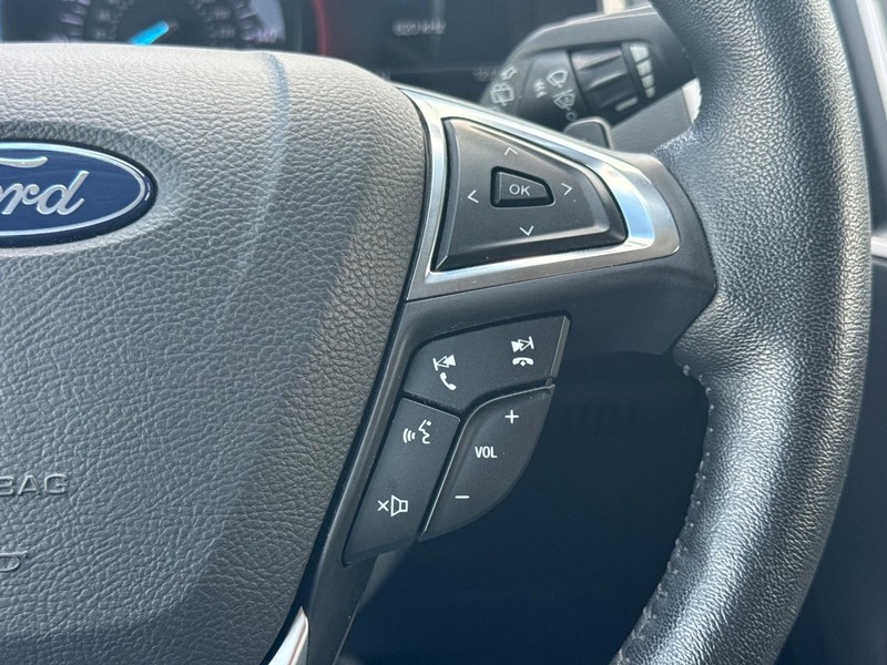 Ford Edge Vehicle Full-screen Gallery Image 16
