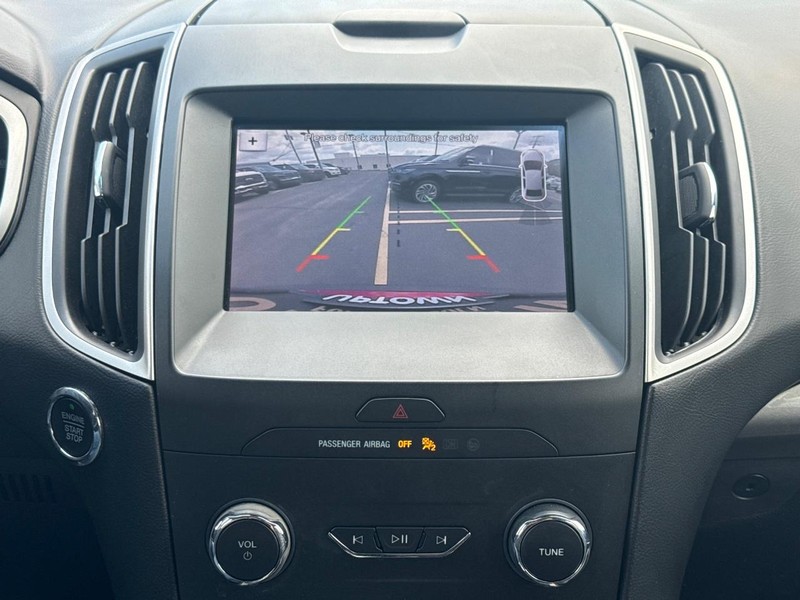 Ford Edge Vehicle Full-screen Gallery Image 18