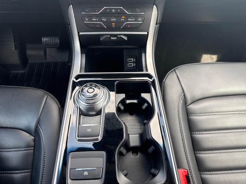 Ford Edge Vehicle Full-screen Gallery Image 20
