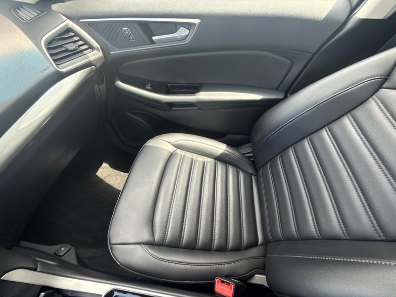 Ford Edge Vehicle Full-screen Gallery Image 22