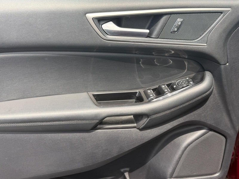 Ford Edge Vehicle Full-screen Gallery Image 25