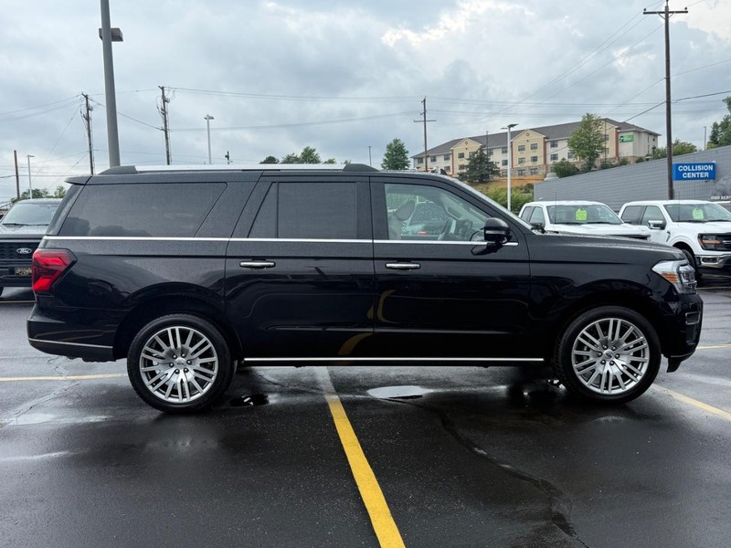Ford Expedition Max Vehicle Full-screen Gallery Image 02