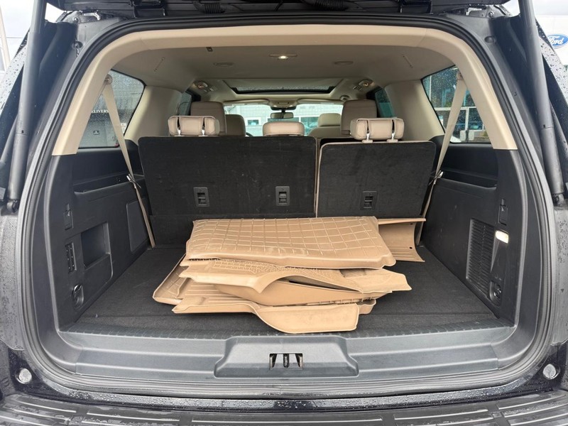 Ford Expedition Max Vehicle Full-screen Gallery Image 05