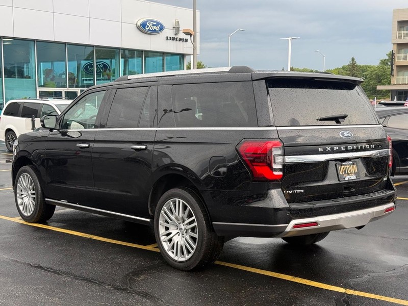 Ford Expedition Max Vehicle Full-screen Gallery Image 06