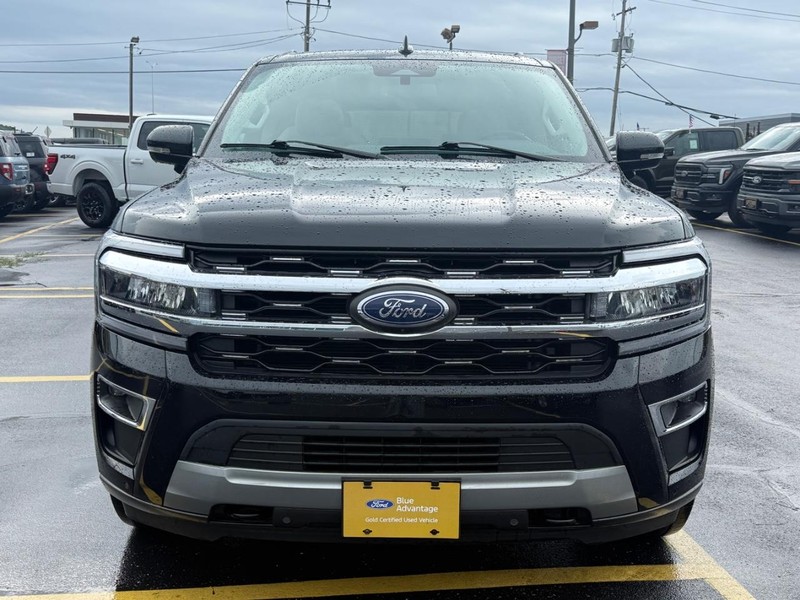 Ford Expedition Max Vehicle Full-screen Gallery Image 08