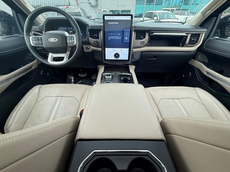 Ford Expedition Max Vehicle Full-screen Gallery Image 15