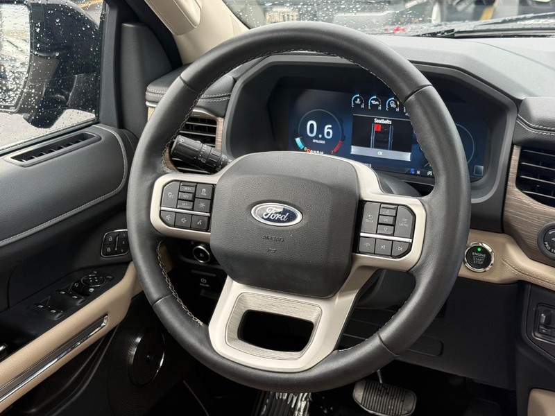 Ford Expedition Max Vehicle Full-screen Gallery Image 16