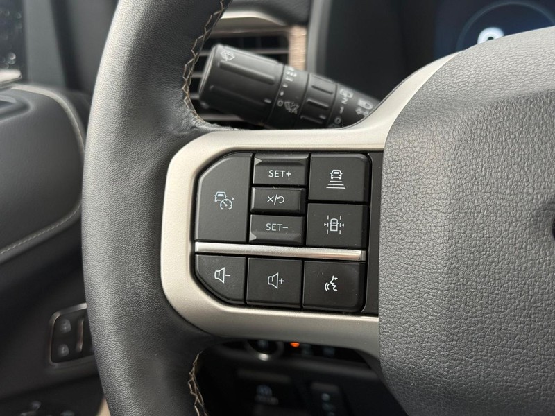 Ford Expedition Max Vehicle Full-screen Gallery Image 17