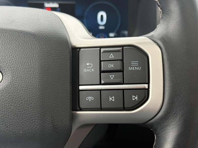 Ford Expedition Max Vehicle Full-screen Gallery Image 18