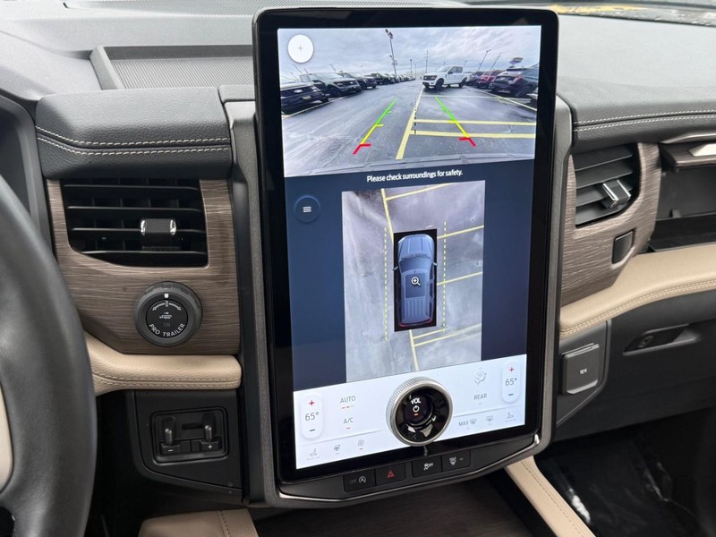 Ford Expedition Max Vehicle Full-screen Gallery Image 21
