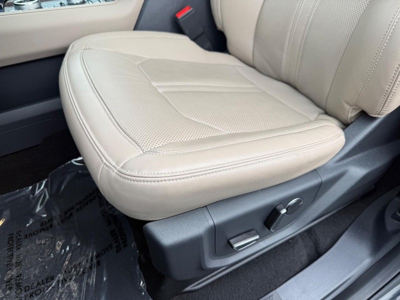 Ford Expedition Max Vehicle Full-screen Gallery Image 29