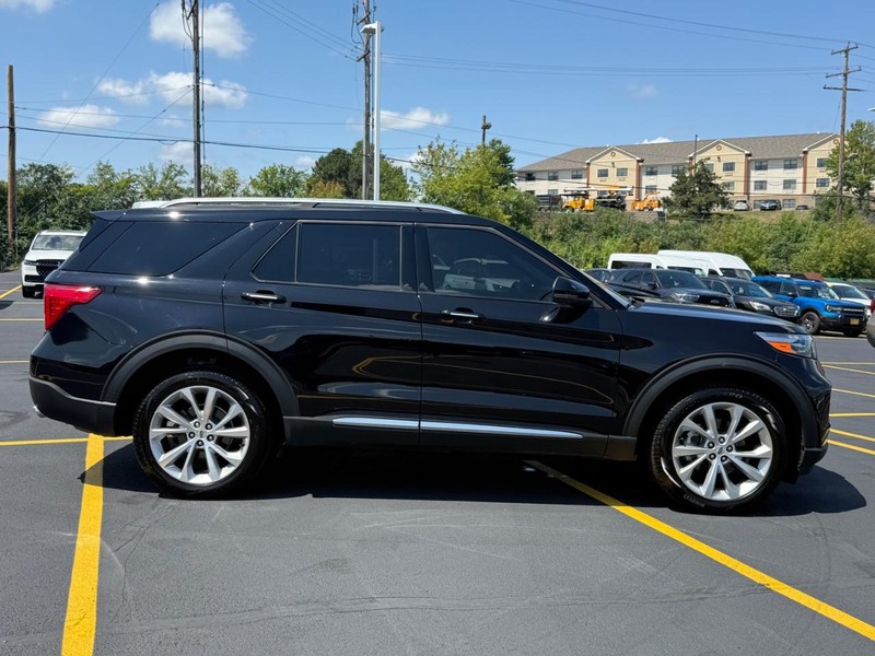 Ford Explorer Vehicle Full-screen Gallery Image 02