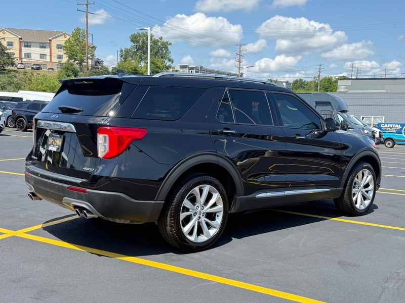 Ford Explorer Vehicle Full-screen Gallery Image 03