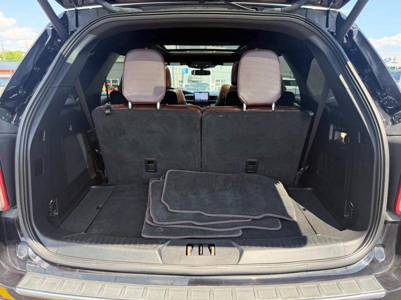 Ford Explorer Vehicle Full-screen Gallery Image 05