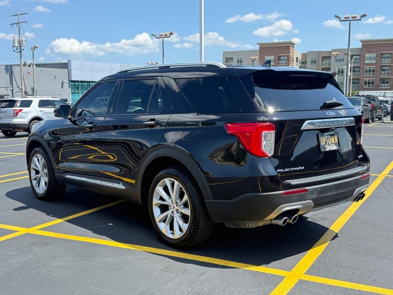 Ford Explorer Vehicle Full-screen Gallery Image 06